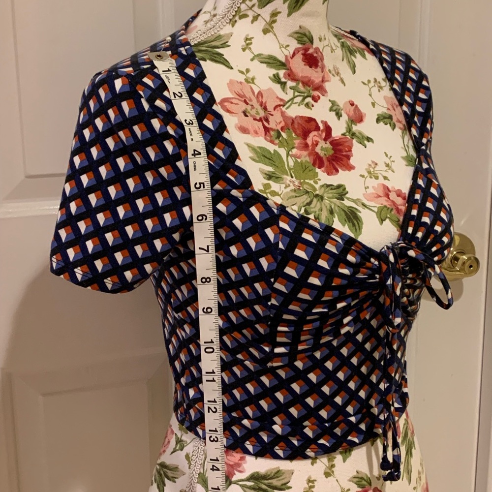 Forever 21 navy crop top with red/white/blue design size Medium - Picture 3 of 6